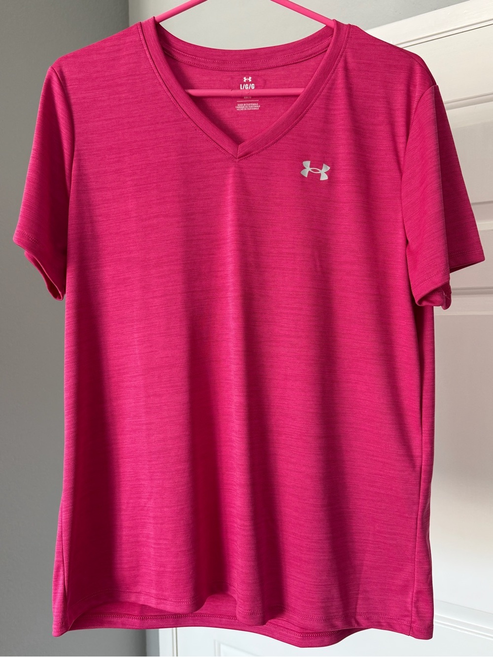 Under Armour Hot Pink Performance Tee - V-Neck Large